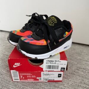 NWT Nike Familia Air Max 90 Sneakers